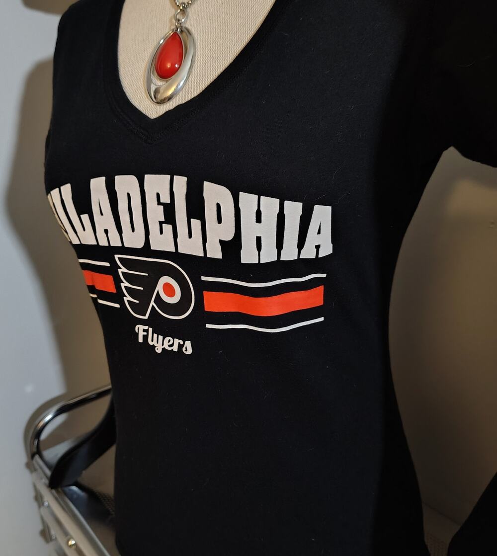 #0630 - PHILLY FLYERS COMBO - LADIES MED TEE WITH VINTAGE LIZ CLAIBORNE NECKLACE